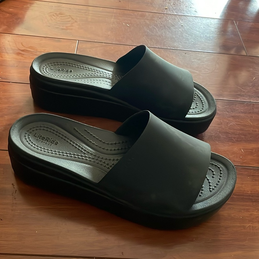 Platform crocs